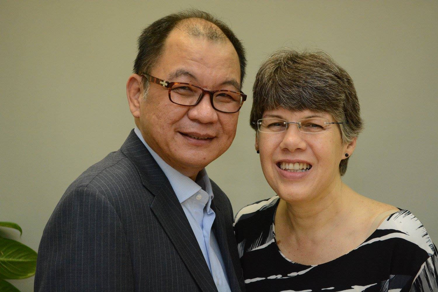 Hvør er Lawrence Tong? OM Føroyar